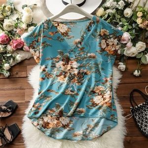 NWT CURVY SHORT SLEEVE TOP WITH V-NECK GORGEOUS BLUE COLOR W…